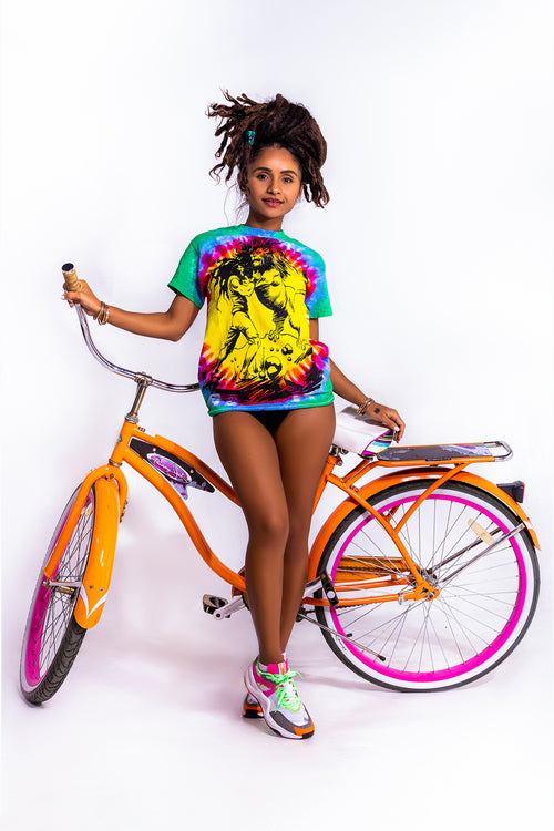 ooyah Jamaica. Dread and Lion tie-dye tee. Rasta design screen printed on ringspun cotton. Reggae clothing women's top. IRIE