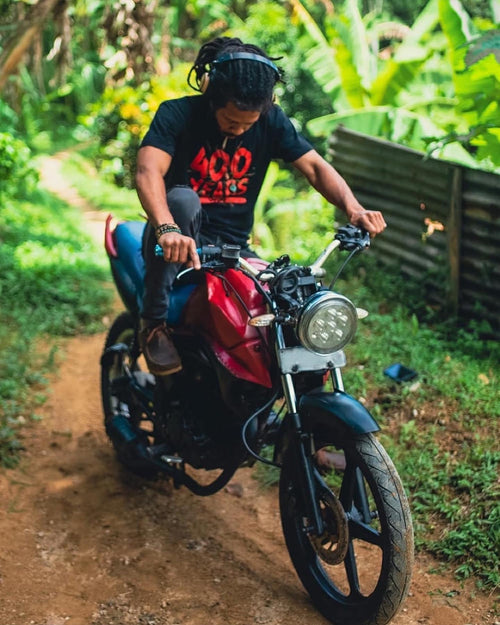 Cooyah Jamaica. Men's black graphic tee with 400 Years graphic. Soft, ringspun cotton, crew neck. Jamaican clothing brand.