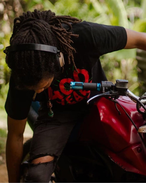 Cooyah Jamaica. Men's black graphic tee with 400 Years graphic. Soft, ringspun cotton, crew neck. Jamaican clothing brand.